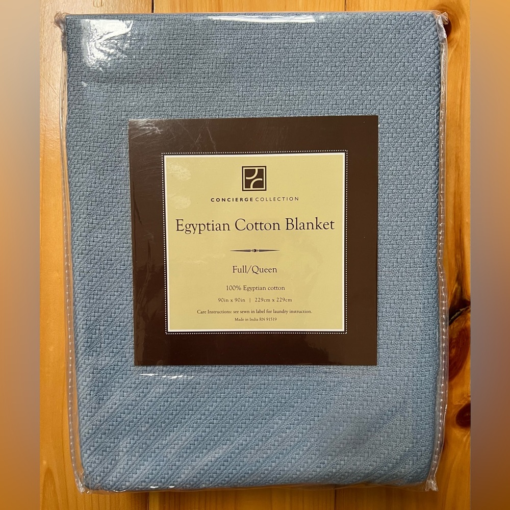 Egyptian Cotton Concierge Collection Full/Queen Blue Blanket. NEW